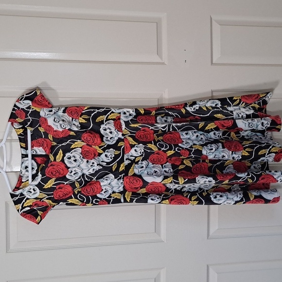 Skulls and Roses Polyester Dress Medium - Picture 2 of 10